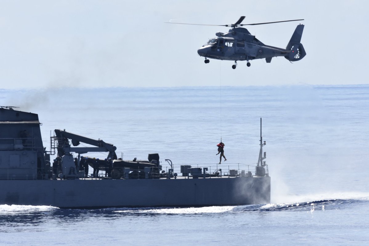📍 Pacific Ocean | The #HIMANTURA mission keeps going!
 
🇫🇷🤝🇵🇭 Bilateral Maritime Cooperative Activities  including aviation maneuvers, replenishment-at-sea approaches, and winching exercises.
 
🎯 Sharing expertise and strengthening ties between partner nations  💪