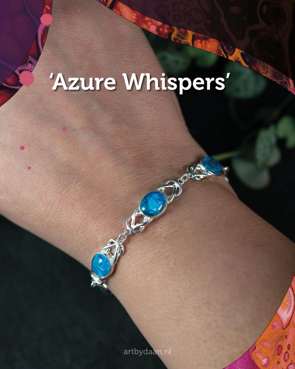 Net op tijd voor de feestdagen: deze zilveren armband met helderblauwe handgeschilderde stenen staat sinds vandaag online. Uniek, licht en sprankelend – precies zoals een speciaal cadeau mag zijn. 

Welke kleur draag jij het liefst om je pols? 

buff.ly/nLwOVzq