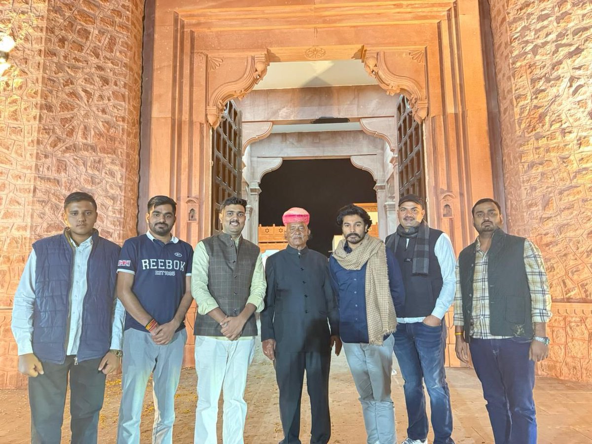RoopaRam27's tweet photo. गत दिवस बिलाड़ा विधानसभा के सोवनीया गांव में वरिष्ठ कांग्रेसी आदरणीय मान सिंह जी नरुका के घर आयोजित कार्यक्रम में जाना हुआ @withabhinsui https://t.co/RfMQQKMfjf