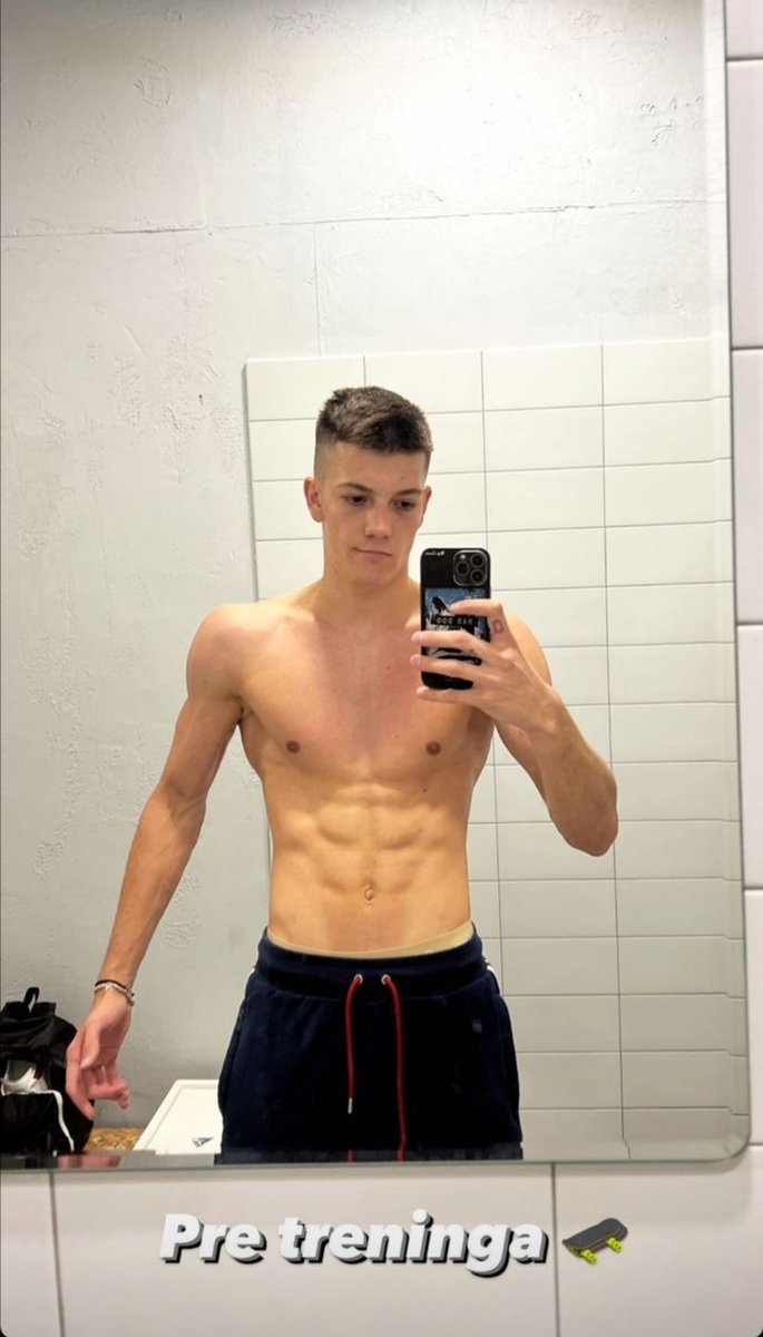 ivano92376's tweet photo. Neko nesto od njega? 🤤 https://t.co/eLEi6XgFd3