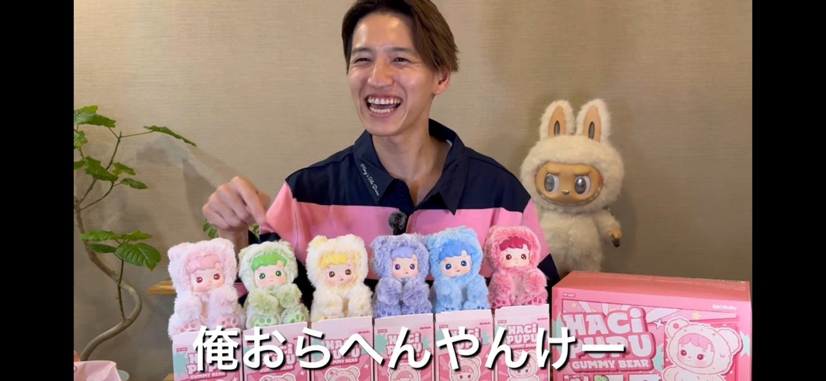 akamel_38's tweet photo. 「これが上ピー(紫)で、これが中丸くん(青)で、これがかめ(赤)、これが赤西くん(ピンク)でしょぉ？で、これがこぉき(黄色)……」
並び替えて……「俺いない！」こぉきの色意外全部間違ってるたぐち😂😂シンメだもんね、そうだよね
https://t.co/3vZmDQW607 https://t.co/7ItPmQEWtN