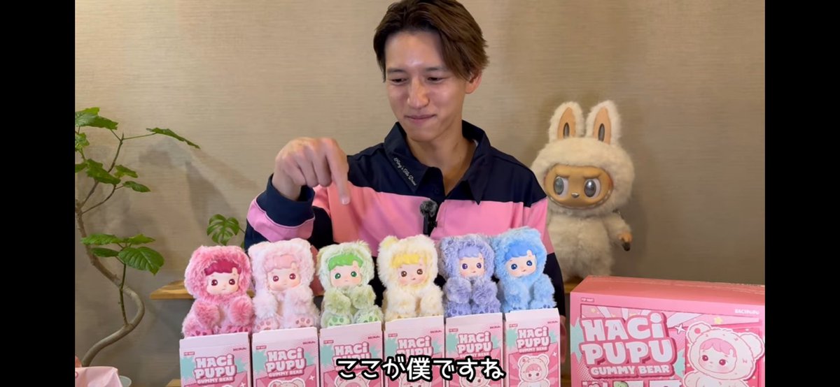 akamel_38's tweet photo. 「これが上ピー(紫)で、これが中丸くん(青)で、これがかめ(赤)、これが赤西くん(ピンク)でしょぉ？で、これがこぉき(黄色)……」
並び替えて……「俺いない！」こぉきの色意外全部間違ってるたぐち😂😂シンメだもんね、そうだよね
https://t.co/3vZmDQW607 https://t.co/7ItPmQEWtN