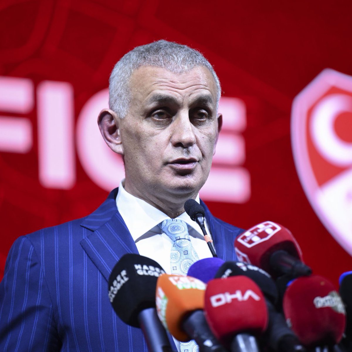 İbrahim Hacıosmanoğlu: Bunlar köpeksiz köy bulmuşlar çomaksız dolaşıyorlar. Bunun başka bir açıklaması yok. Döner dönmez herkesle hesaplaşacağım. Gerekeni yapacağım.