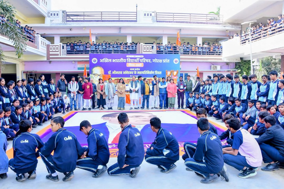 #अभाविप बस्ती जिले द्वारा सामाजिक समरसता दिवस के अवसर पर जिले के जी.वी.एम.कान्वेंट स्कूल में #बाबा_भीमराव_अंबेडकर जी का 850 स्क्वायर फीट का भव्य पोर्ट्रेट बनाकर संगोष्ठी का आयोजन किया गया।कार्यक्रम में अभाविप की  राष्ट्रीय कार्यकारिणी सदस्य प्रो.सुषमा पाण्डेय उपस्थित रही।