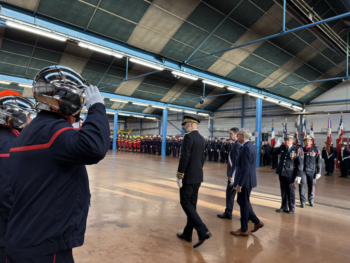 sdis27's tweet photo. Avec le @Prefet27 @LehongrePascal #Pcasdis @AlexRassaert pdt @EureenNormandie , @alexisdarmois Maire de Pont Audemer, les élus, les forces de sécurité, et le ddsis @sdis76 , le CG @ducourete74 a célébré la #SainteBarbe avec les SPV, SPP, PAT, et JSP
Moment de fierté et d’hommage https://t.co/jOyf3J97Dv