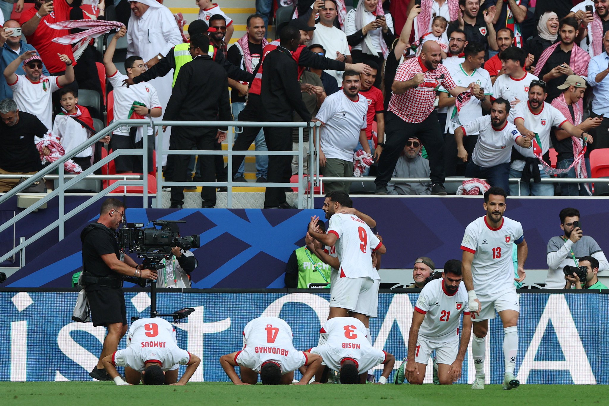 منتخب الأردن يكسب مباراته أمام نظيره الكويتي بنتيجة 3-1 في الجولة الثانية لمرحلة المجموعات. #الكويت_الاردن 