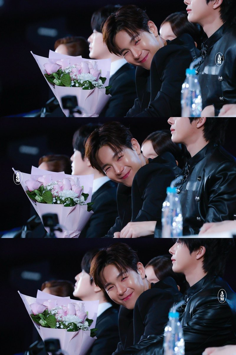 ▫️251206 AAA #셔누 #SHOWNU
뭐가 그렇게 쑥스러운데?☺️🤍