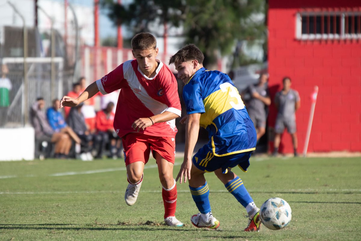 #AAAJ ✍️ Santiago Diez (extremo, 05), surgido en #ElSemilleroDelMundo 🌎, firmó contrato hasta diciembre de 2029, bajo el esquema de productividad. Para nosotros fue un placer haberte acompañado desde tu llegada hasta este día ¡Felicitaciones, Santi!