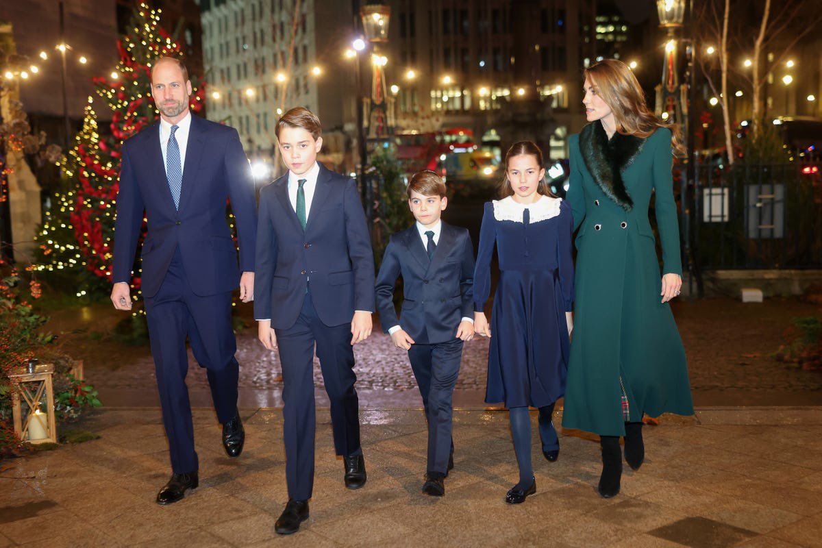 XOQueenEsther's tweet photo. The lives of two princes. One chose duty and family. The other chose to be a late night comedy clown. https://t.co/R82lCMOH2l