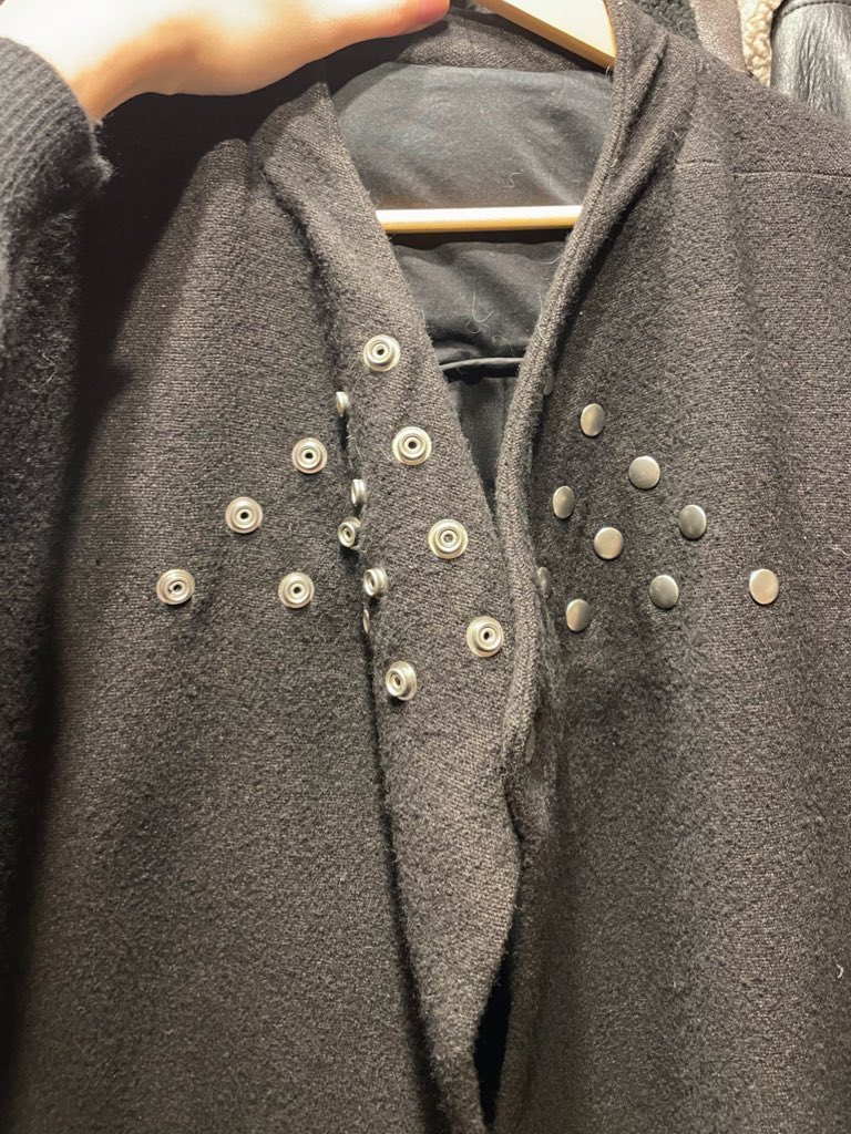 今日はこのRICK OWENS FW18のコートを、 RICKのカシミアネック