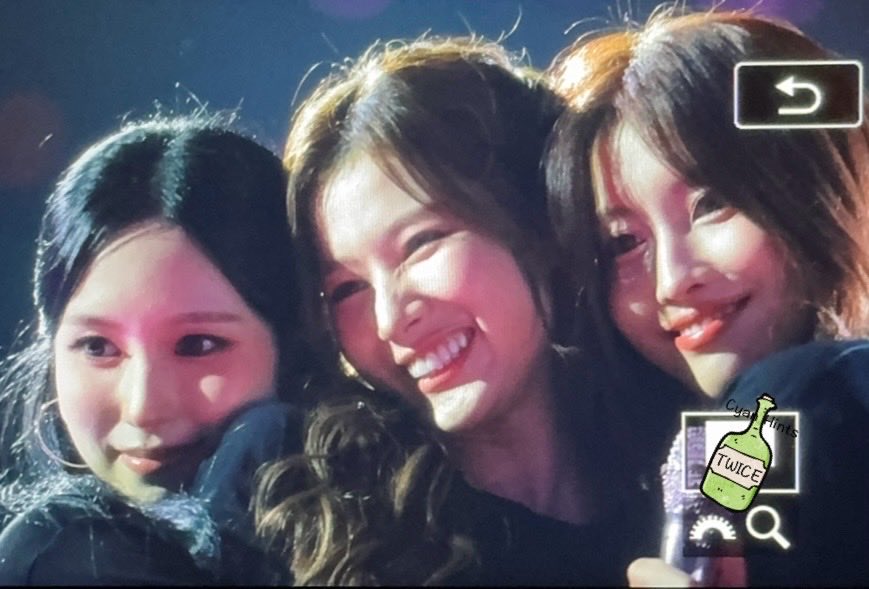 Cyan Hints tweet media