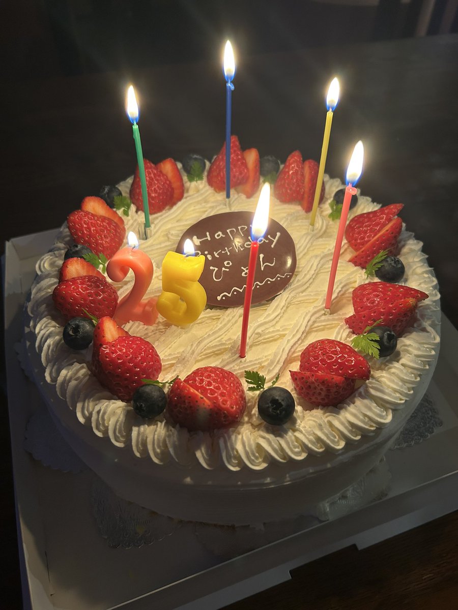 1203pyon's tweet photo. 遅くなりましたが昨日はご帰宅してくださったみなさまありがとうございました🐰💓
おいしいシャンパンにケーキもたくさんいただけてへろへろの酔っ払いでした🥹✨️
お花もプレゼントもありがとう❣️
うれしいお言葉もいただけてみんなのおかげで幸せな日になりました🥲🥲✨️ https://t.co/sdIx3i4Gmd