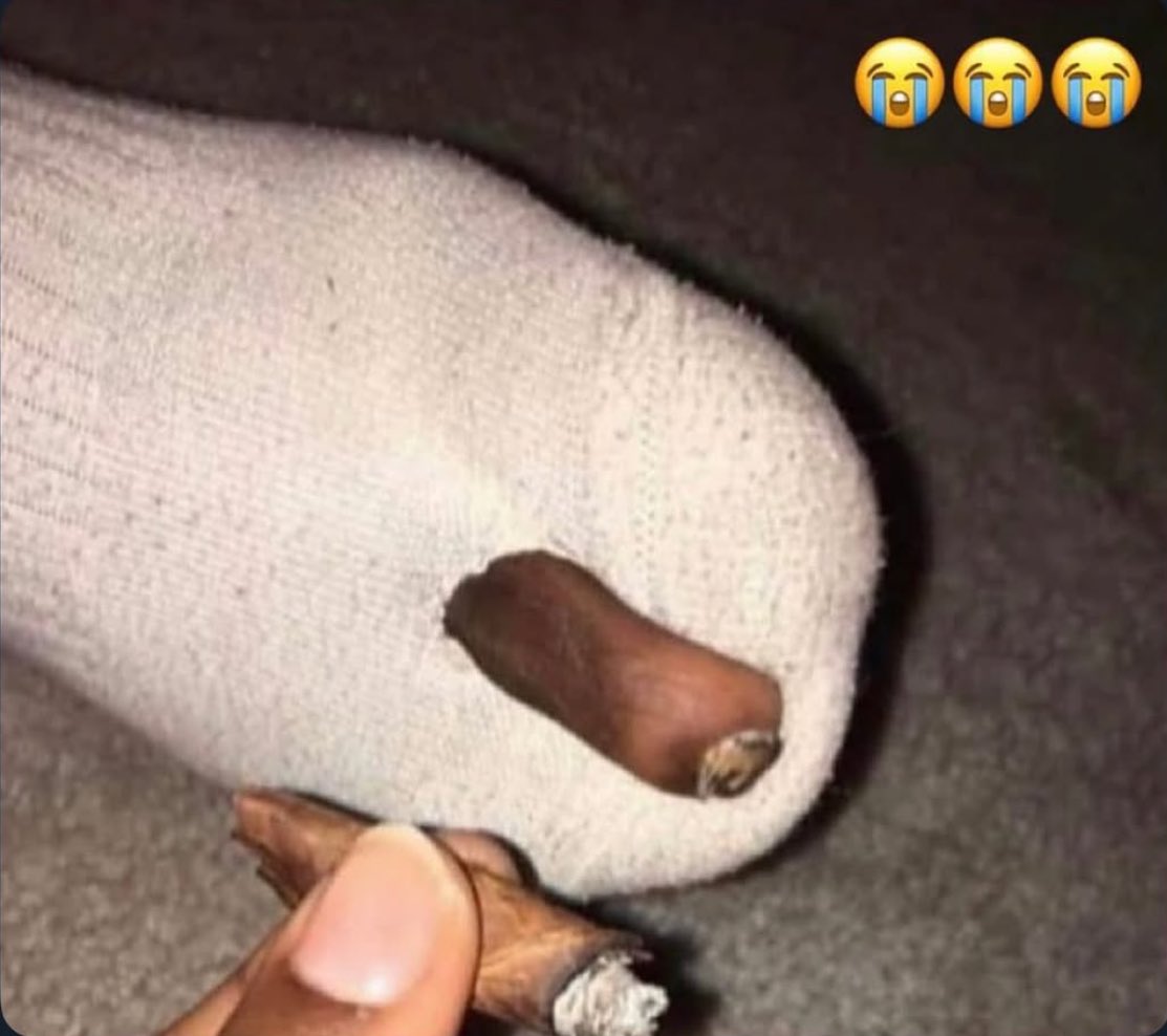 runwithbijoy's tweet photo. Blunt fell down and I thought it multiple by miracle 😭 https://t.co/8MBZ4YaxKp