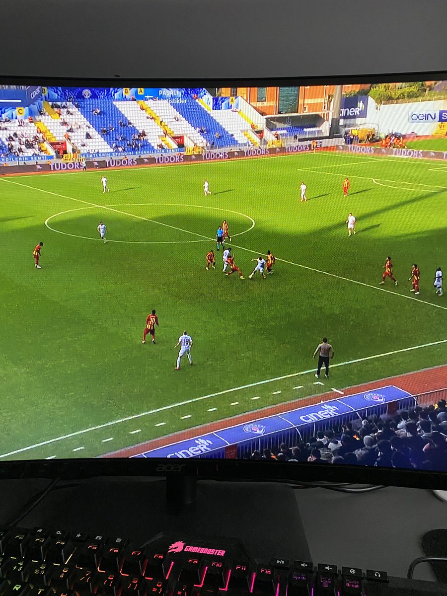 bu pozisyon nasıl ofsayt değil orospu çocukları takım zaten rezil top oynuyor bi de sizle uğraşıyoruz kansız piçler #yasinkol #tff #var