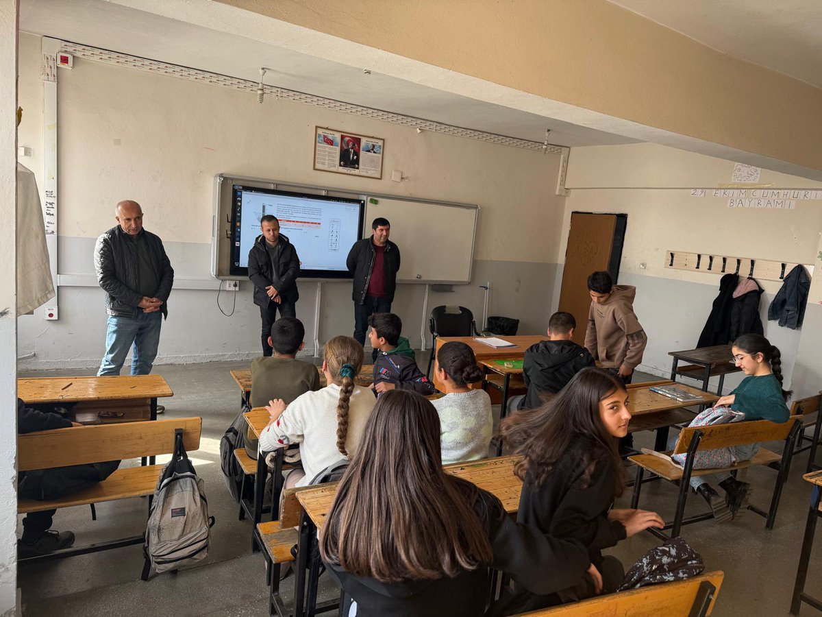 yuksekova_mem's tweet photo. 📌Şube Müdürümüz İskender AKDOĞAN ve ekibimiz, hafta sonu DYK yapılan okulları ziyaret ederek LGS–YKS çalışmalarını yerinde inceledi. 🔍

Vezirli, Mehmetçik, 75. Yıl ve Vali Erdoğan Gürbüz Ortaokulları ziyaret edilerek denetlendi. 🏫✅

@tcmeb @TCyuksekova @nrtttin_ylmz @ctn_kdr https://t.co/AQAQZgw5c4