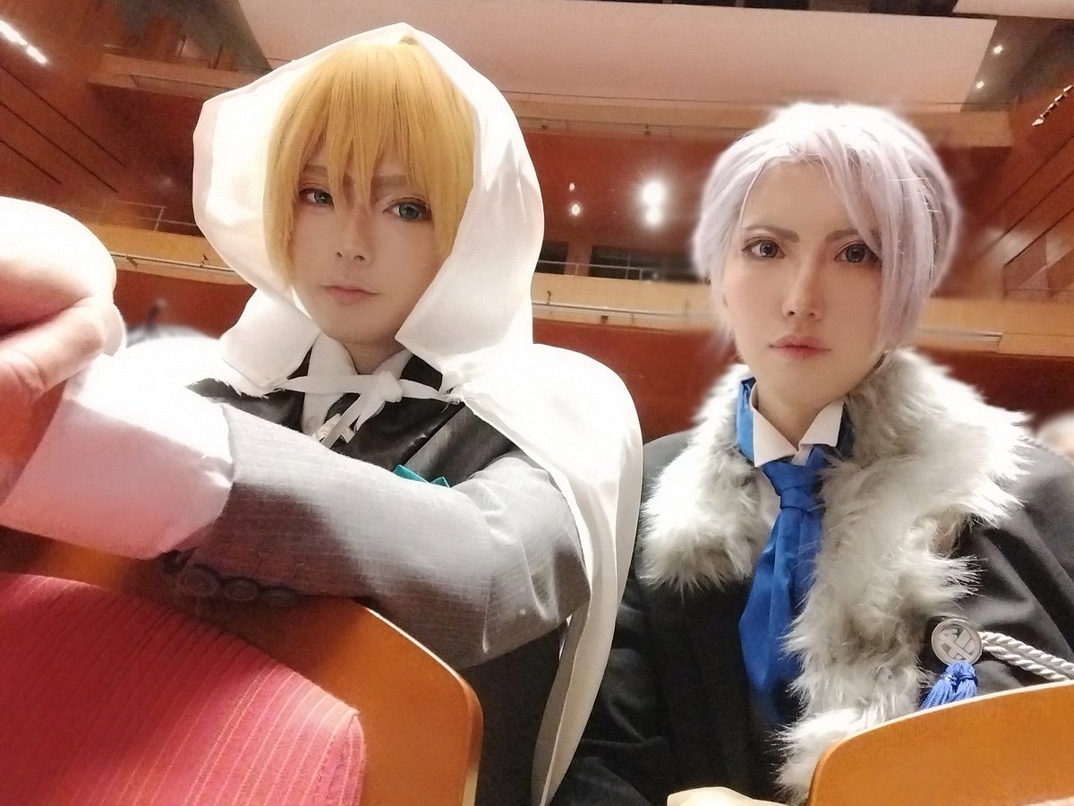 【コスプレ写真】刀剣乱舞
本日は祝装の大型に参加してきました！どこ見ても豪華な衣装着た男士がいて眼福でした～✨

長義cos在鶴
国広cosカシワ秋
#カシワ秋コス
#20251206祝装全振り併せ