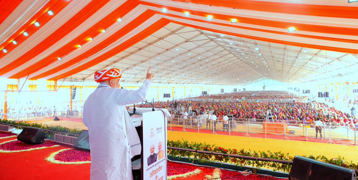 AmitShah's tweet image. આજરોજ ગુજરાતમાં બનાસ ડેરીના નવનિર્મિત BIO-CNG તથા ફર્ટિલાઇઝર પ્લાન્ટનું વર્ચ્યુઅલ ઉદ્ઘાટન તેમજ પાવડર પ્લાન્ટ અને શિશુ-આહાર પ્લાન્ટનો વર્ચ્યુઅલ શિલાન્યાસ કર્યો. આ સાથે જ ડેરી સેક્ટર સાથે સંકળાયેલી મહિલાઓ સાથે સંવાદ સાધી તેમના પ્રતિભાવ મેળવ્યા. 

સમગ્ર પહેલ ડેરી પ્રોડક્ટ્સ, બાળકોના…