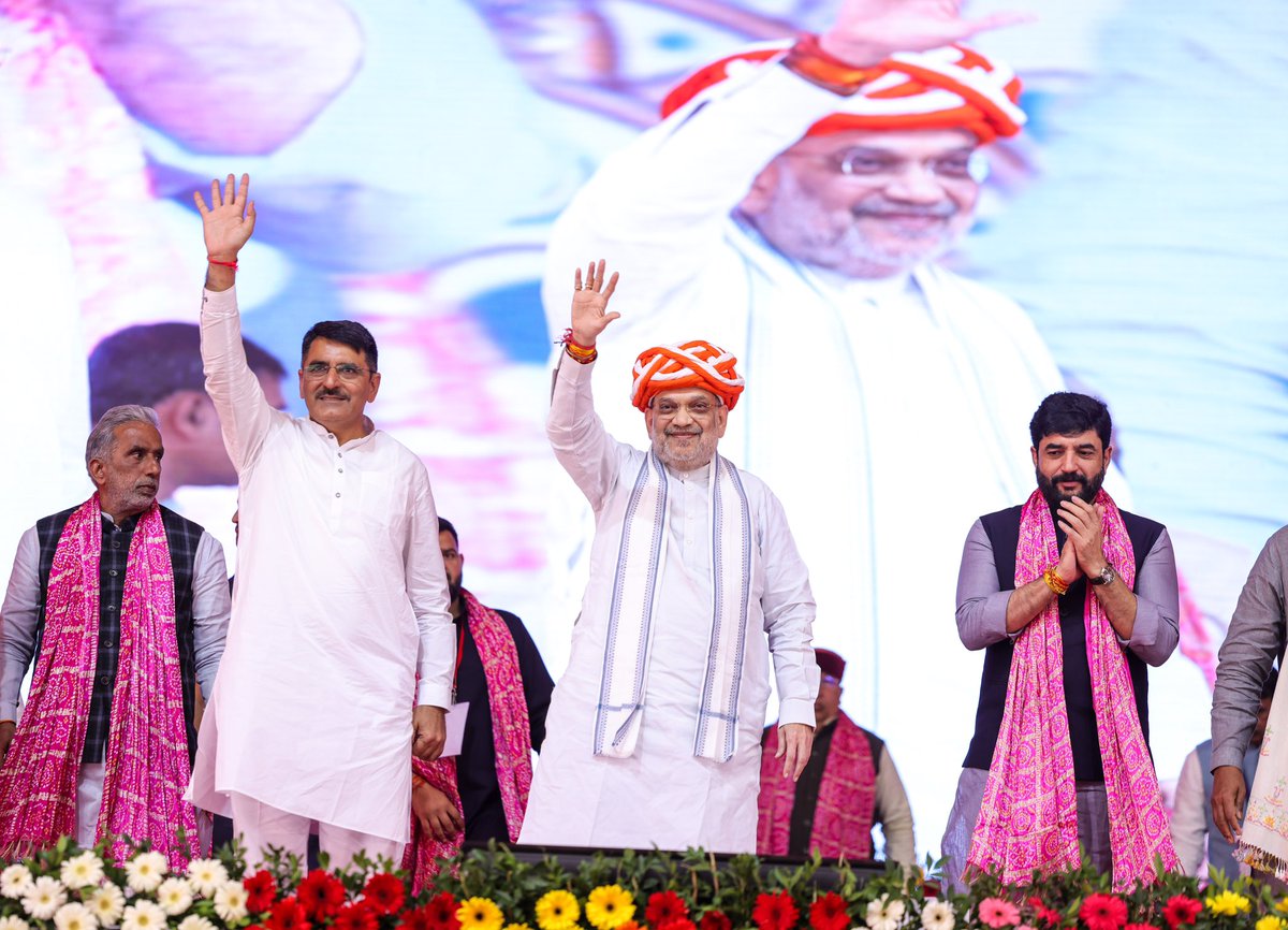 AmitShah's tweet image. આજરોજ ગુજરાતમાં બનાસ ડેરીના નવનિર્મિત BIO-CNG તથા ફર્ટિલાઇઝર પ્લાન્ટનું વર્ચ્યુઅલ ઉદ્ઘાટન તેમજ પાવડર પ્લાન્ટ અને શિશુ-આહાર પ્લાન્ટનો વર્ચ્યુઅલ શિલાન્યાસ કર્યો. આ સાથે જ ડેરી સેક્ટર સાથે સંકળાયેલી મહિલાઓ સાથે સંવાદ સાધી તેમના પ્રતિભાવ મેળવ્યા. 

સમગ્ર પહેલ ડેરી પ્રોડક્ટ્સ, બાળકોના…