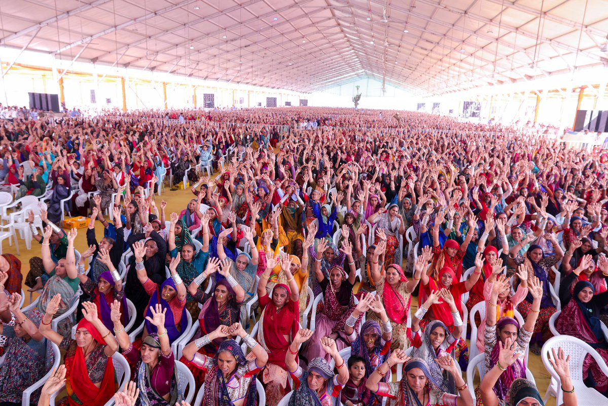 AmitShah's tweet image. આજરોજ ગુજરાતમાં બનાસ ડેરીના નવનિર્મિત BIO-CNG તથા ફર્ટિલાઇઝર પ્લાન્ટનું વર્ચ્યુઅલ ઉદ્ઘાટન તેમજ પાવડર પ્લાન્ટ અને શિશુ-આહાર પ્લાન્ટનો વર્ચ્યુઅલ શિલાન્યાસ કર્યો. આ સાથે જ ડેરી સેક્ટર સાથે સંકળાયેલી મહિલાઓ સાથે સંવાદ સાધી તેમના પ્રતિભાવ મેળવ્યા. 

સમગ્ર પહેલ ડેરી પ્રોડક્ટ્સ, બાળકોના…