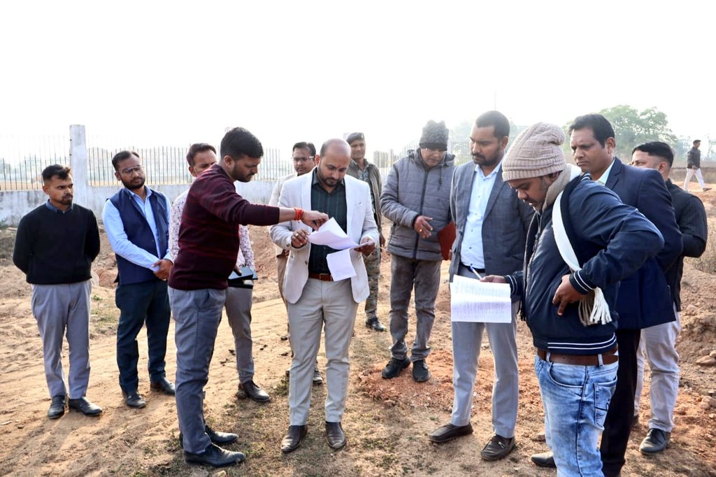 dckoderma's tweet image. इस दौरान संबंधित अधिकारियों को निर्देश देते हुए कहा कि सभी निर्माण कार्यों में तेजी लाएं और कार्य की गुणवत्ता से किसी भी प्रकार का समझौता न करें।(3/3)

#CleanTilayaGreenTilaya #DistrictAdministrationKoderma @JharkhandCMO @HemantSorenJMM @IprdKoderma