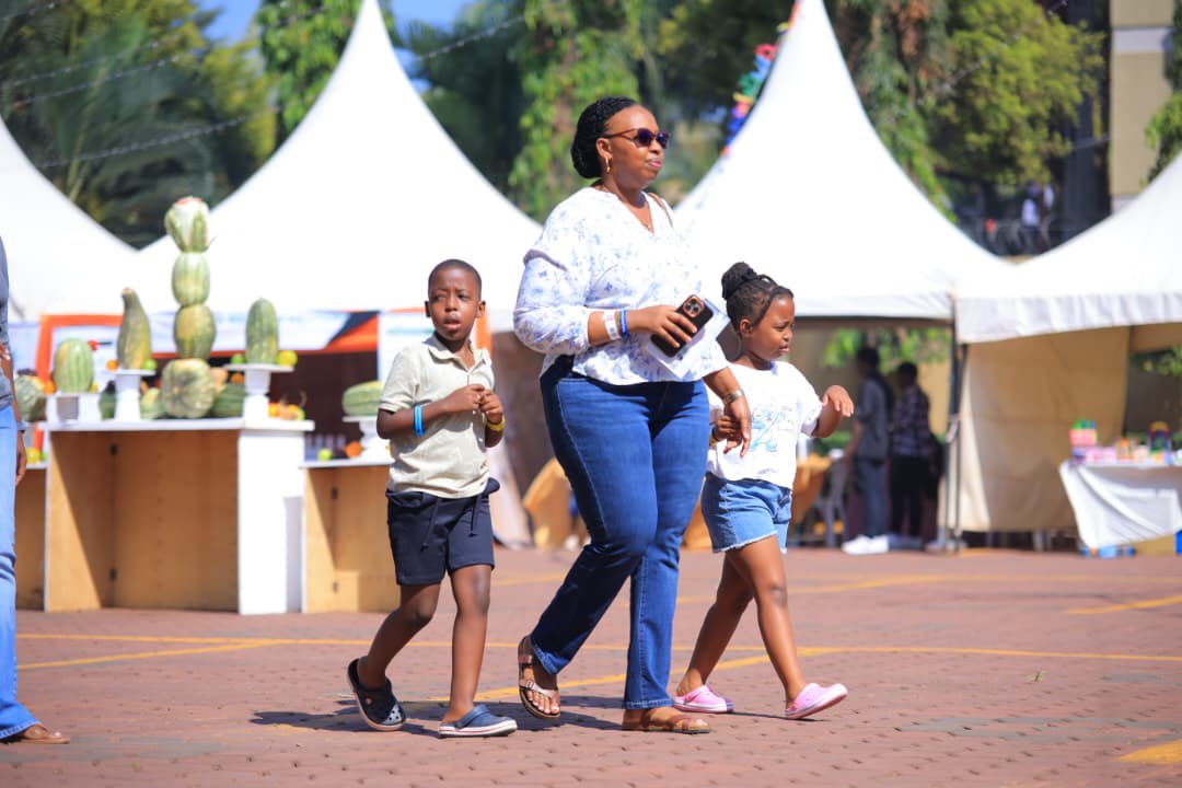 Family Carnival tweet media