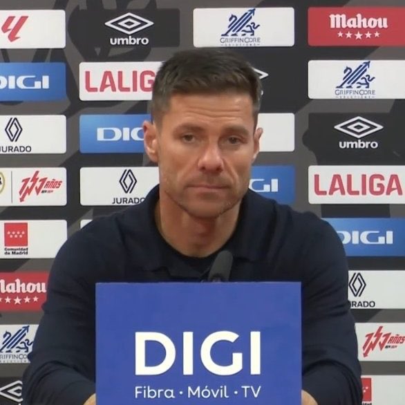 FabrizioRomano's tweet photo. 🚨🇺🇾 Xabi Alonso on Valverde as RB: “I remember matches where he's been outstanding: Barça, Juve... We know his position, but he's very generous”.

“He wants to help the team, the badge, and he perfectly embodies the club's values. Having him is a real privilege”. https://t.co/XUrkcoCj84