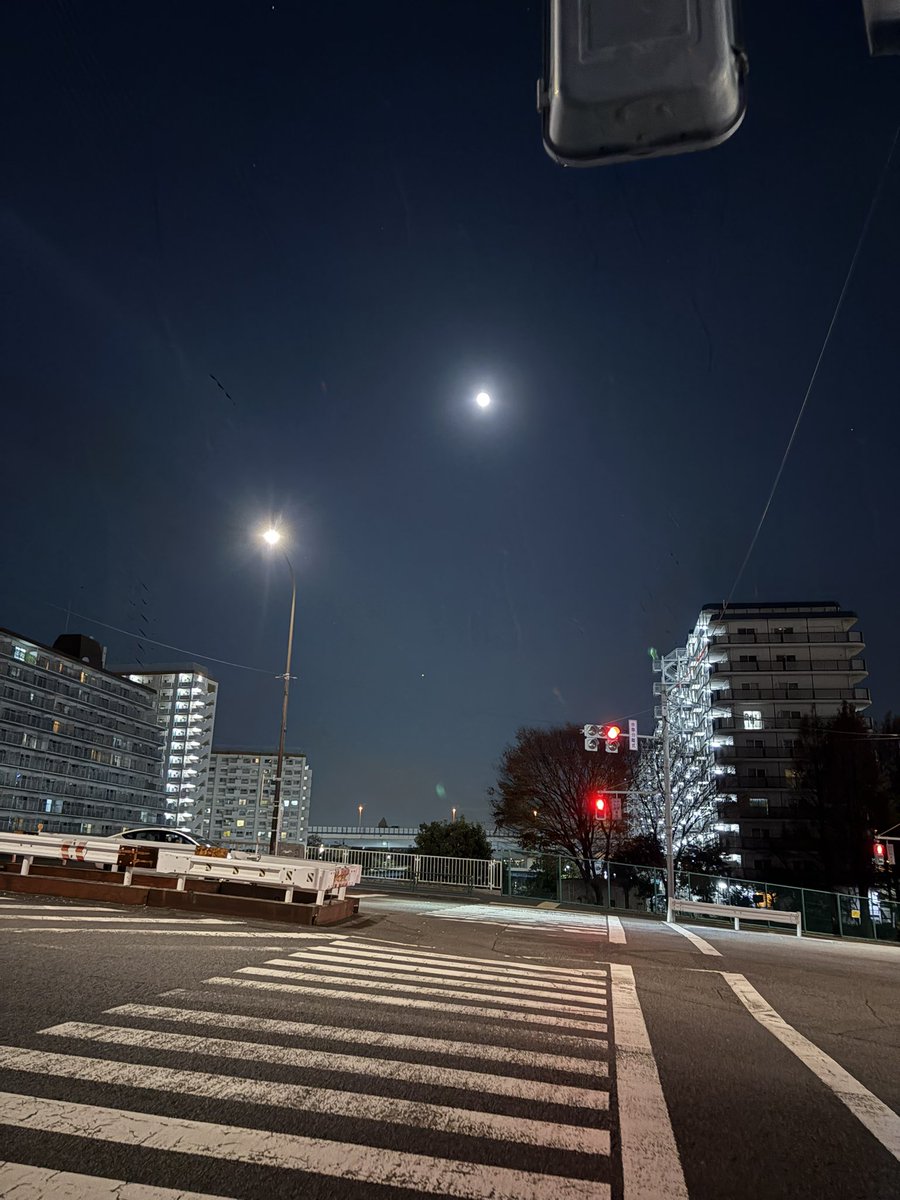 magoraさんのLive、4会場チケット取ったのに仕事と体調不良で行けなくて今日も行かないつもりだったけど行って良かった😊ありがとう🩷放心してタクシー乗るの忘れて徒歩で帰宅しました