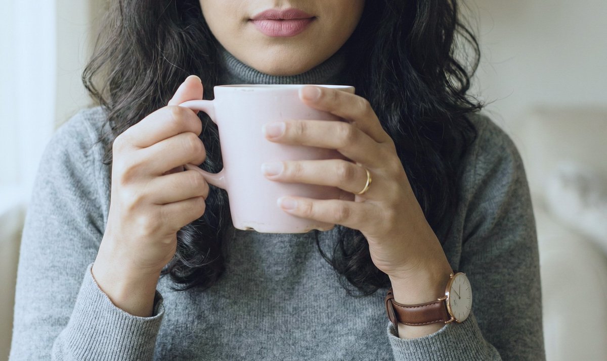 reasonisyou456's tweet image. کئی دنوں کے بعد
صحت یاب ہو کر
آج اپنی چائے خود بنائی ☕💖

مرشد فرماتے ہیں:
چائے پینے والی لڑکیاں
دلکش اور خوبصورت ہوتی ہیں 💫

اور آج تو میں
خود بھی اس پر
پوری اترتی ہوں 😉💛
#ChaiVibes #SelfCare #FeelingGood