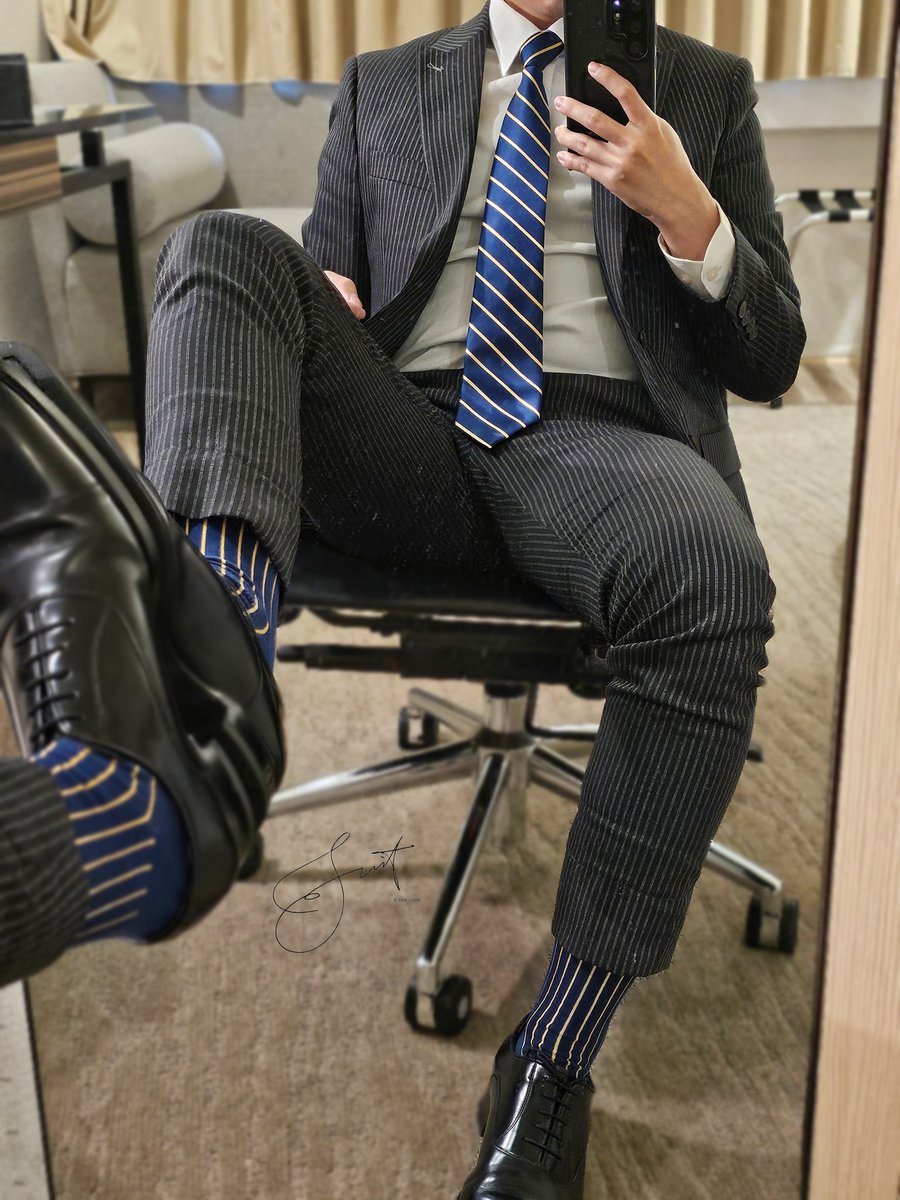 又到了天氣適合穿西裝的日子

來個西裝約會嗎 😈

#suit #西裝