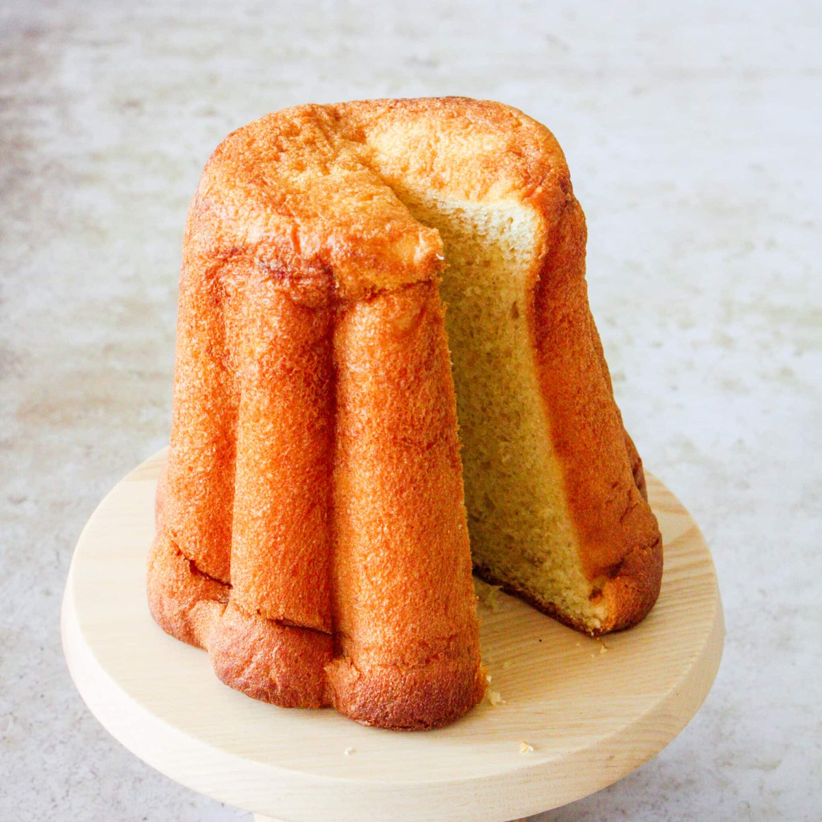 hautsdefrance's tweet photo. Le gâteau battu : plus qu’une spécialité régionale, un emblème 100 % #hautsdefrance à savourer pour les fêtes.

😋 Avec sa forme de toque et son goût unique transmis de génération en génération, riche, aérien et inimitable, c’est l’invité parfait.

💻 https://t.co/67fcyt5LID https://t.co/a9xEecNUXG
