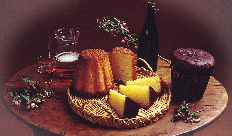 hautsdefrance's tweet photo. Le gâteau battu : plus qu’une spécialité régionale, un emblème 100 % #hautsdefrance à savourer pour les fêtes.

😋 Avec sa forme de toque et son goût unique transmis de génération en génération, riche, aérien et inimitable, c’est l’invité parfait.

💻 https://t.co/67fcyt5LID https://t.co/a9xEecNUXG