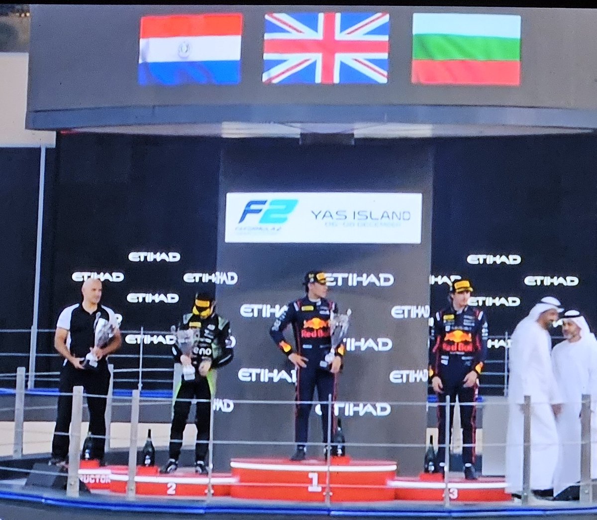 ¡Grande <a href="/JoshuaDuerksen1/">Joshua Duerksen 🇵🇾</a>! Pone de vuelta la bandera paraguaya en lo alto. Segundo en Abu Dabi, cuarto podio en las últimas cinco carreras