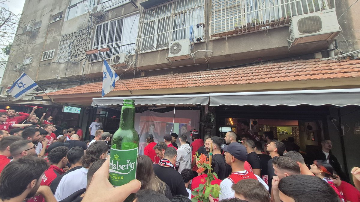 משחק צהריים עם בירה. אירופה.