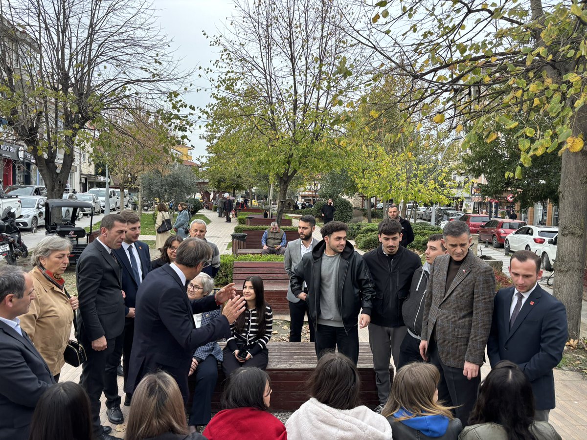 Milletvekillerimiz Ayça Taşkent ve Ümit Dikbayır, Parti Meclisi Üyemiz Ecevit Keleş, İl Başkanımız Oğuz Can Curoğlu, İl Sekreterimiz Seda Adıyaman, İlçe Başkanımız Levent Reşat Erdoğan Ve İlçe Yönetimi ile birlikte Sapancada ki esnaflarımızı ve hemşehrilerimizi ziyaret ettik.