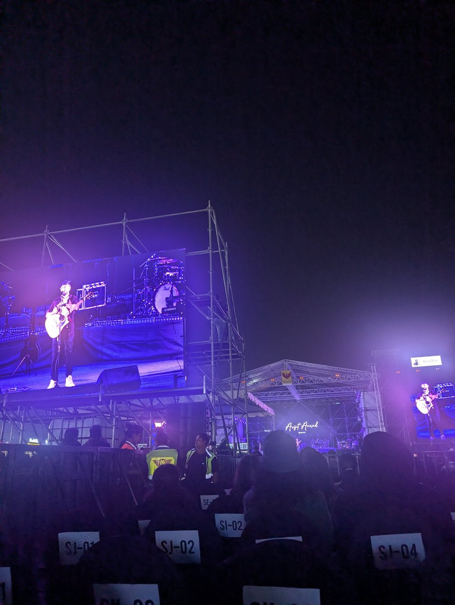 agarmegh's tweet photo. @bookmyshow @bookmyshow_sup @FarmhouseMusic @JetAlive we booked #luckyaliconcert in Bangalore 3 months before. And this is what I get as seat. Online dek lete isse acha. Why would you spoil our experience like this? https://t.co/G1Pvk6VadF