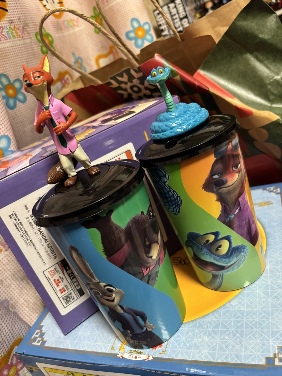 ズートピア2のドリンクカップ買えた😭😭 ニックとゲイリー可愛すぎる