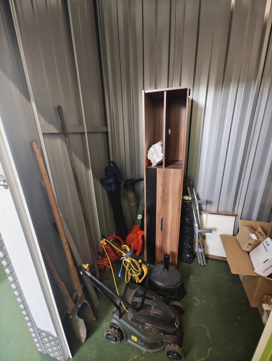 CreateStorage's tweet image. We're selling off some abandoned goods.
Sort of like storage wars as our customers love to bring up - we'll give you a look at what's inside first.
Email us at info@createstorageltd.co.uk to make an offer on the contents of the unit pictured!