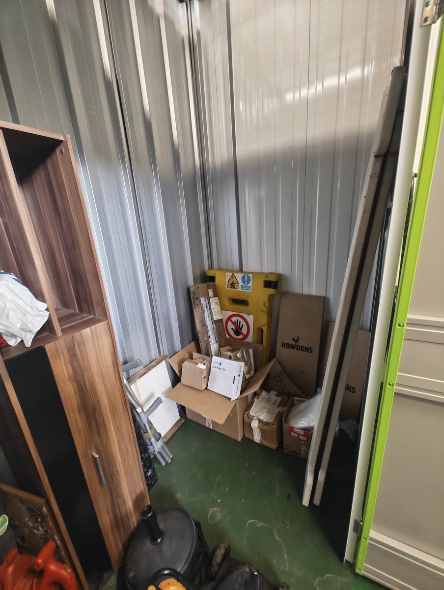 CreateStorage's tweet image. We're selling off some abandoned goods.
Sort of like storage wars as our customers love to bring up - we'll give you a look at what's inside first.
Email us at info@createstorageltd.co.uk to make an offer on the contents of the unit pictured!