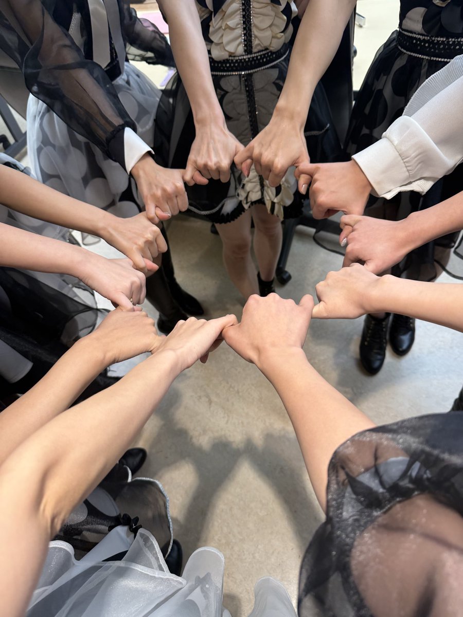 ooyachaaan1228's tweet image. 6日公演終わりました…!!

こんなに素敵なステージに立たせていただけて
ファンのみなさんに会えてまた可愛い衣装を着る事ができて本当に本当にしあわせだった!!

観に来てくださったみなさん、観たいと思ってくれてたみなさんありがとうございました!!
AKBだいすき！！！！

 #AKBは青春ですin武道館