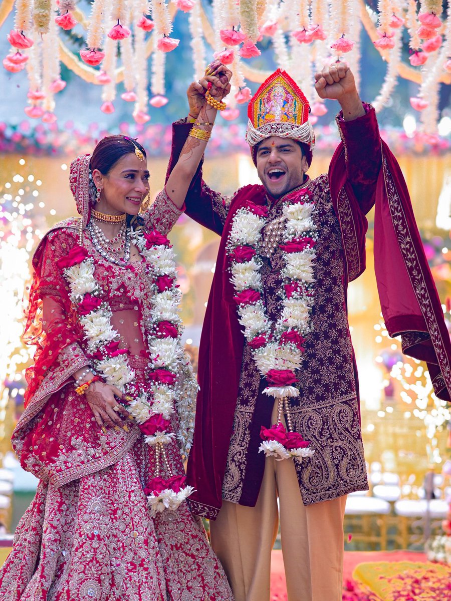 the_fab_app's tweet image. #SaraKhan and #KrishPathak seal their forever in beautiful dual ceremonies, honouring both Hindu and Muslim traditions. A celebration of love, unity, and togetherness... ♥️

#muslimbride #muslimwedding #muslimah #hinduwedding #hindumuslim #tvactress #indianbride #indianwedding