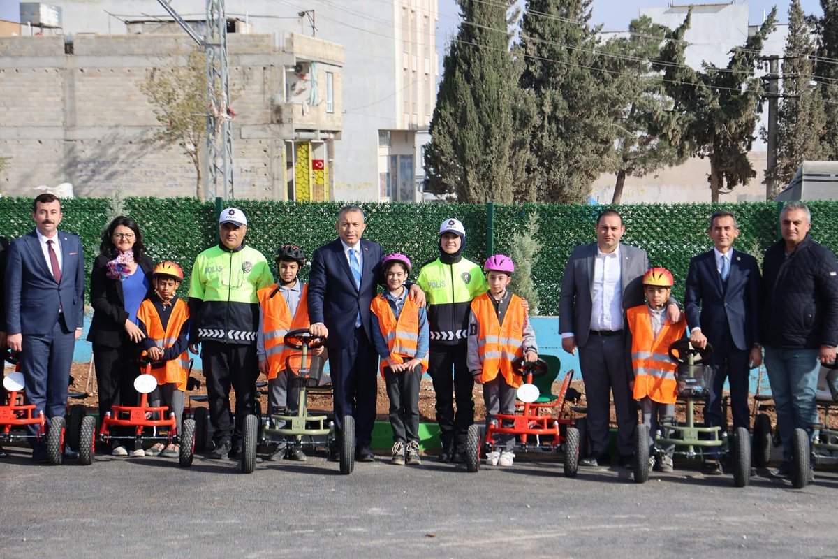 🏁Trafik Eğitim Parkı 🚘

👉🏻 Valimiz Sn Tahir Şahin, Belediye Başkanımız Sn Hakan Bilecen ve İl Millî Eğitim Müdürümüz Sn İbrahim Açıkgöz, yapımında sona gelinen Trafik Eğitim Parkımızda incelemelerde bulunarak yetkililerden detaylı bilgi aldılar.

❣️İlimize hayırlı olsun! 🏁