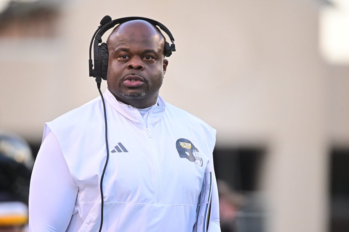 Memphis has focused on Southern Miss' Charles Huff as its next head coach, sources tell <a href="/clowfb/">Chris Low</a>, <a href="/Brett_McMurphy/">Brett McMurphy</a> and me for <a href="/On3sports/">On3</a>. 

The two parties are working to finalize a deal. Huff went 7-5 in his first year with the Golden Eagles, a season after the program went 1-11.