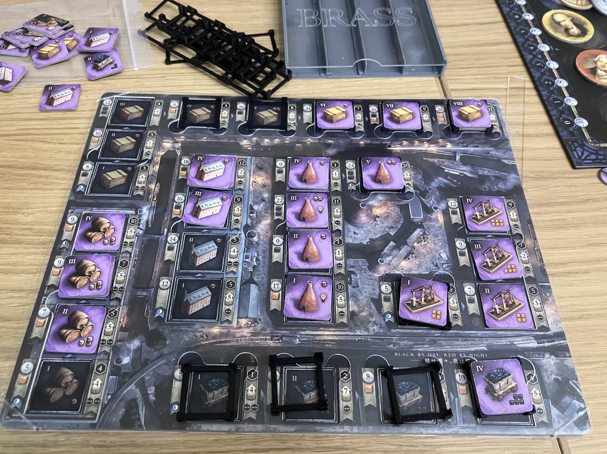 boardgame_yu330's tweet photo. 教授宅で初の白ブラス！
これはめっちゃ面白い！欲しい！ https://t.co/sQPZtpav4D