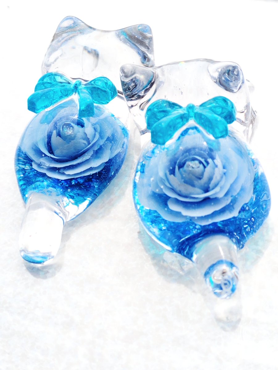 後ろ姿もかわいすぎる、とっても美しいレジンアートペイントの芸術世界