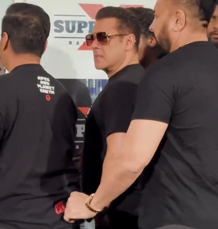 kundans0397993's tweet photo. Love u bhaijaan ♥️
Ek no lagra #Salmankhan bhai kadak
#Skf 🔥🔥🔥🔥
@beingsalmankhan takes over Hyderabad this December! 🔥#ISRL #FlirtWithDirt #SupercrossIndia #Supercross #Salmankhan #indiansupercrossleague #time2race #SupercrossWithSalman #Hyderabad #Telangana #Round2 https://t.co/t4zB4ih0t8