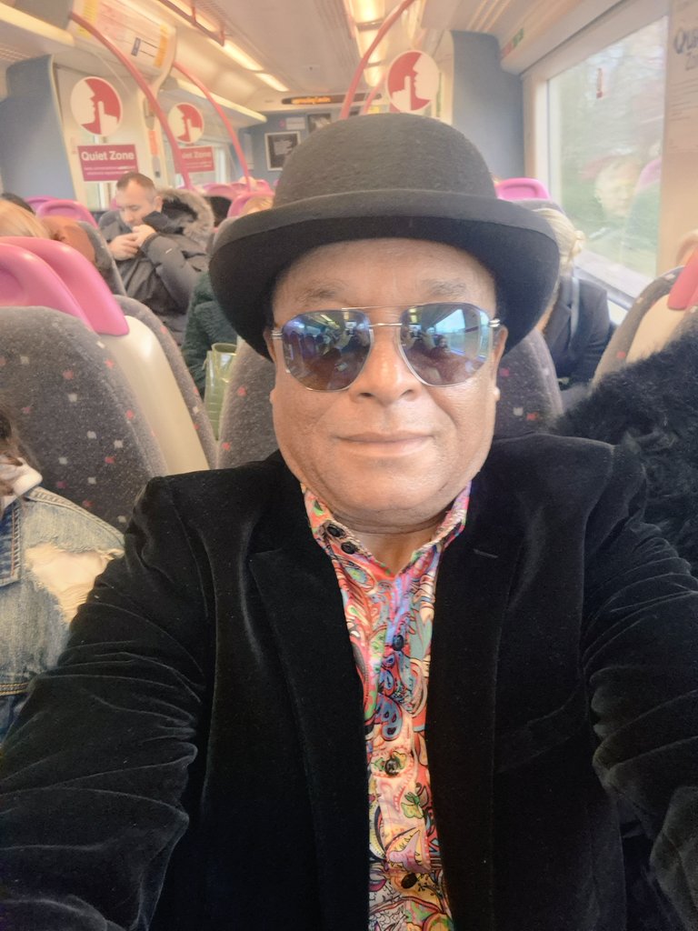 KingJayZim's tweet photo. Saturday!
Its been a while since I have gone out for some jollifications.
So it's a good time to have a good time. Off to Central London. Been invited to a birthday bash on a boat cruise cruising the Thames River AKA Mukuvisi River UK .
Okay, I am getting fat , give me a break its Christmas!
#Jollifications #GoodTimes #FestiveFeelings.