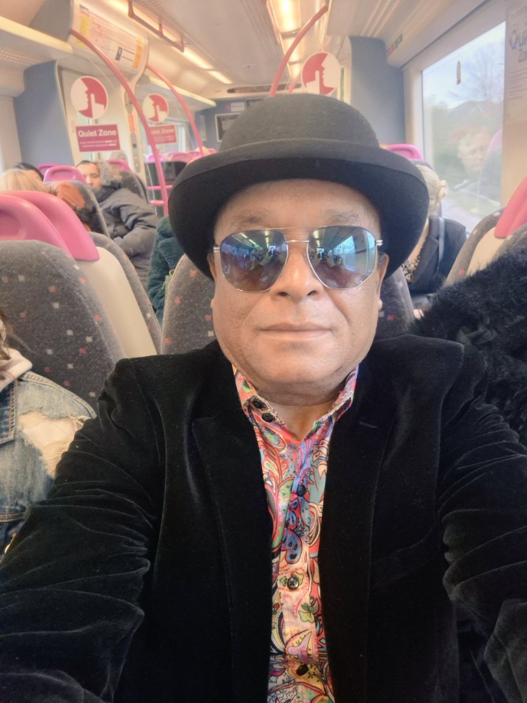 KingJayZim's tweet photo. Saturday!
Its been a while since I have gone out for some jollifications.
So it's a good time to have a good time. Off to Central London. Been invited to a birthday bash on a boat cruise cruising the Thames River AKA Mukuvisi River UK .
Okay, I am getting fat , give me a break its Christmas!
#Jollifications #GoodTimes #FestiveFeelings.