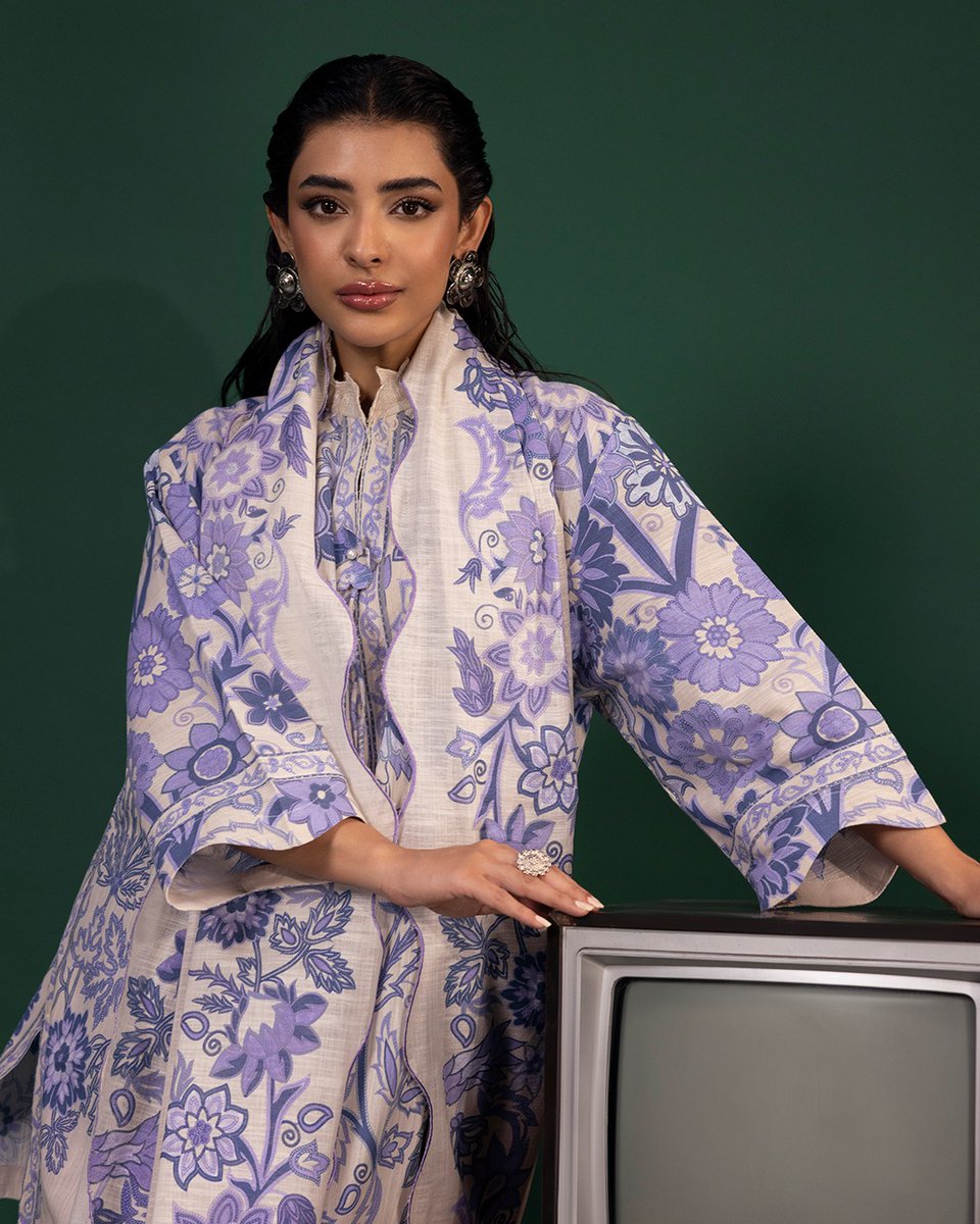KarachiDressUAE's tweet image. Dreamy tones, daring attitude —
because winter is your season to be iconic.
MAHAY Winter 2025
✨ Coming Soon ✨
#sanasafinazofficial #mahaywinter2025 #winterdrop #designerprints #coolcolorpalette #fashionforward