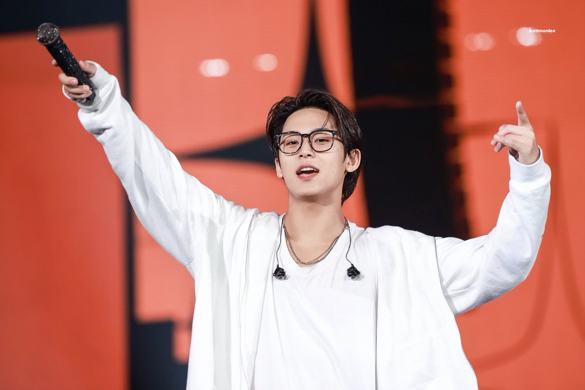 r*3様 SEVENTEEN セブチ new フーディー SEVENTEEN