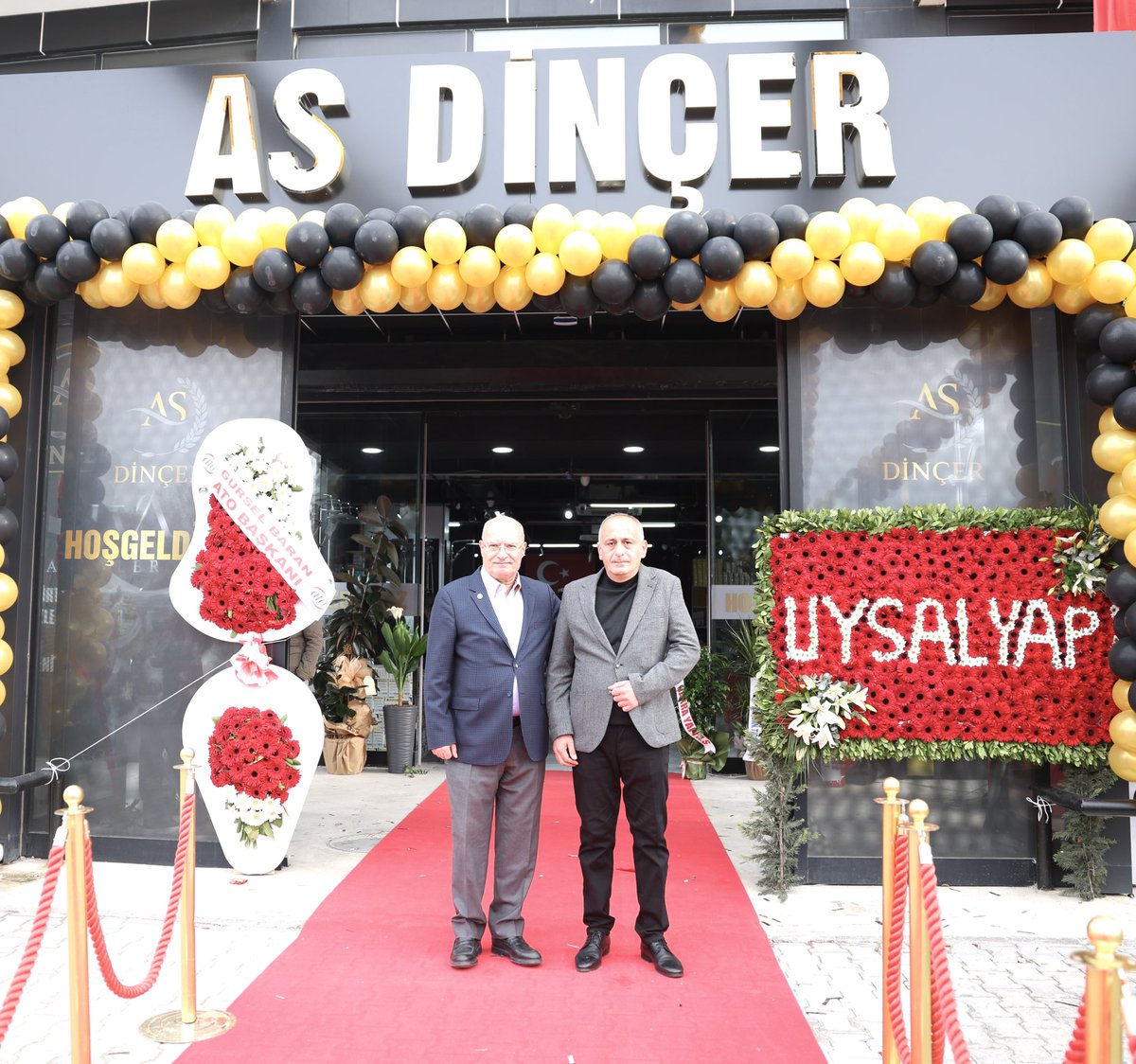 ATOkurumsal's tweet photo. Ankara Ticaret Odası Yönetim Kurulu Başkanı @GurselBaran, Yenimahalle’de hırdavat sektöründe faaliyete başlayan ATO üyesi işletmenin açılışına katılarak, işletme sahibi Süleyman Dinçer’e hayırlı olsun dileklerini iletti. https://t.co/gHJbXF7uMW